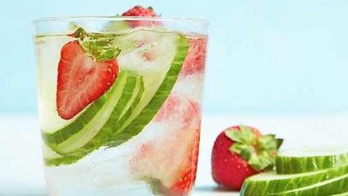 low carb strawberry cucumber water