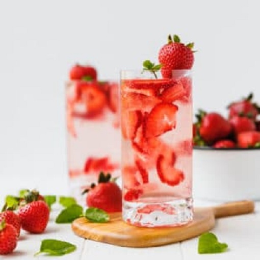 low carb strawberry cocktail 