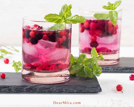 berry vodka cocktail